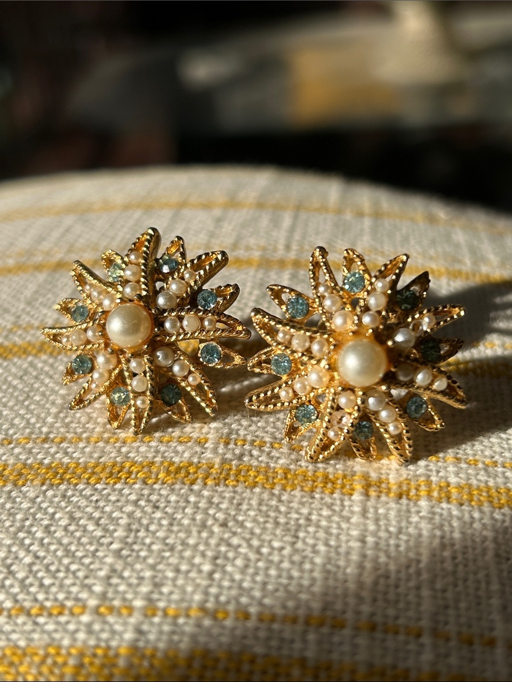 BSK Vintage Benny Steinburg 1960 gold tone rhinestone pearl clip on earrings